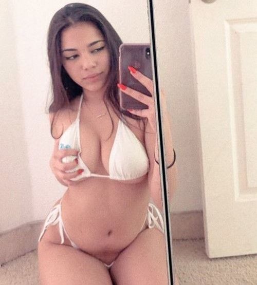 Curvy porn starlet JULZ GOTTI hot bikini mirror selfie