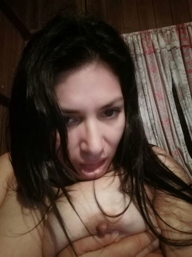 Sister slut latina Milf Priscilla Prendas Ruiz sucking her own tits