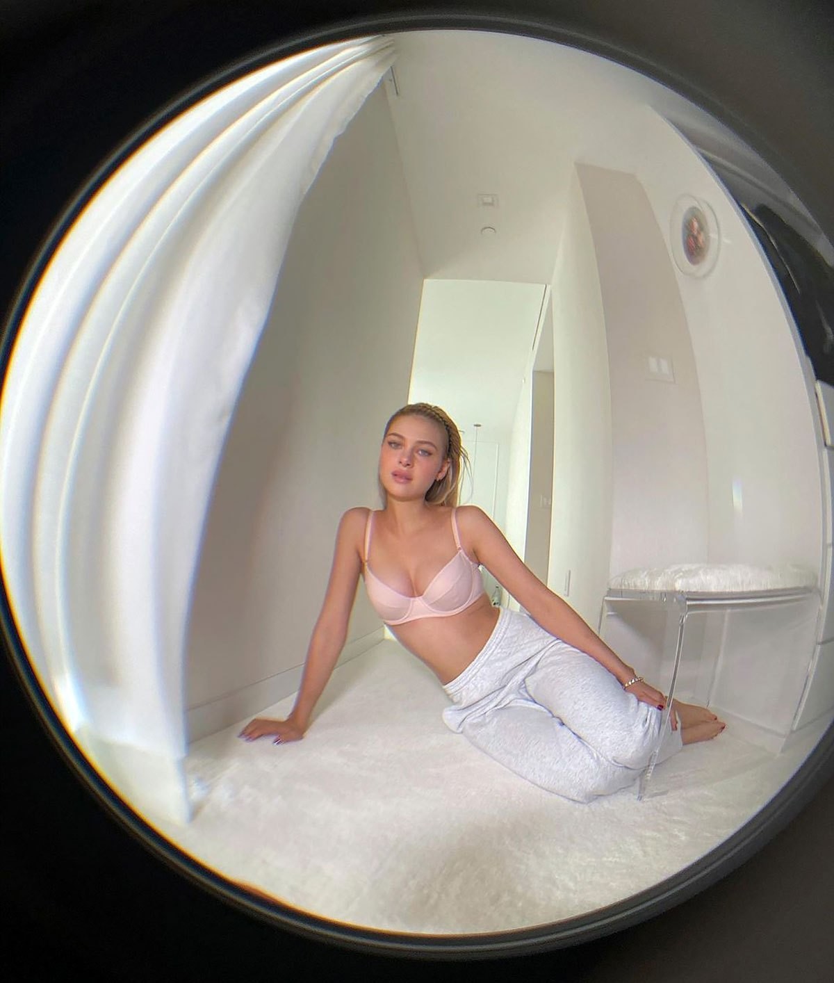 Nicola Peltz bra