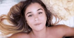 Cute teen Pamela Morrison waits for cum
