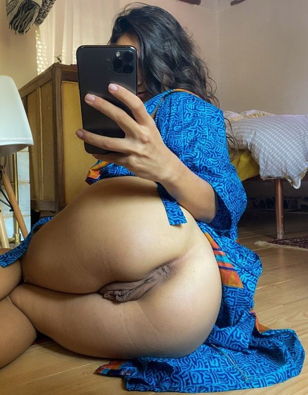 Indian shows off pussy