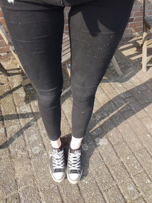 Petite babe in skinny jeans