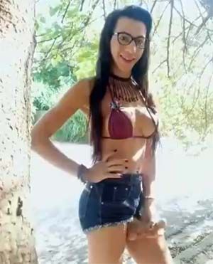 Cute transexual babe in Providence - Rhode Island looking a nerd guy