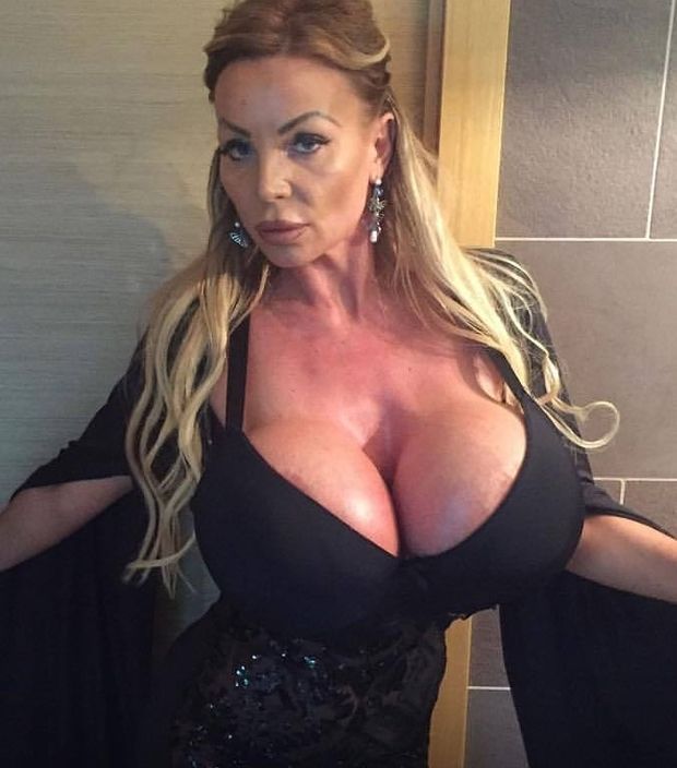 SEXY MILF GOT BIG TITS