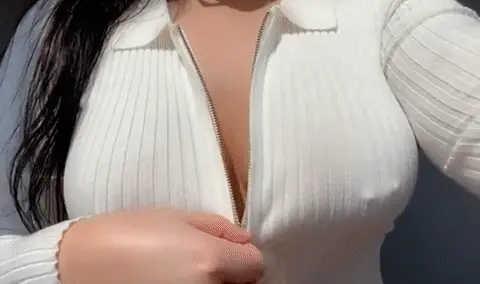 Sexy titty reveal
