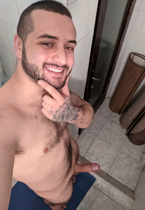 Hey there rate my Dick , what do u think of me in this pic :)