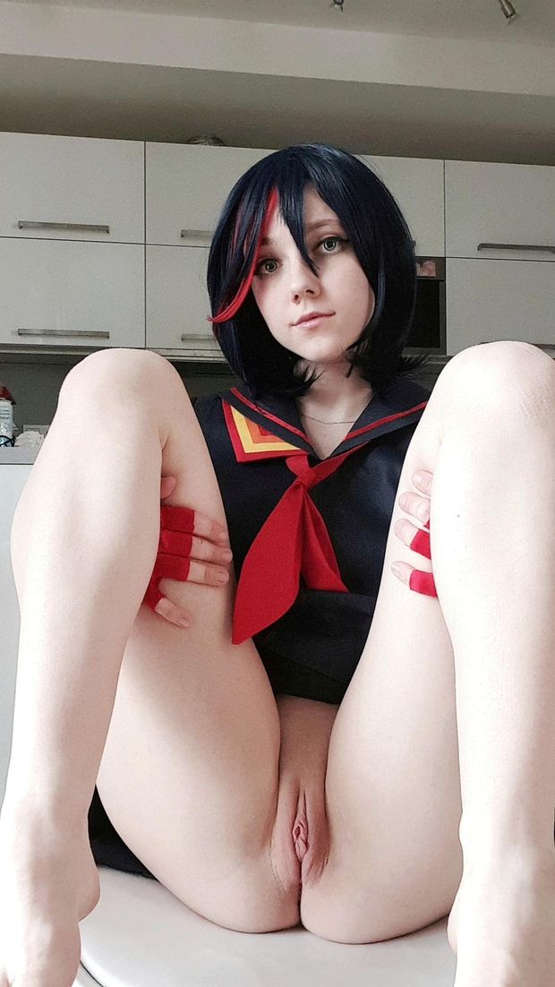 Elles Cosplaying