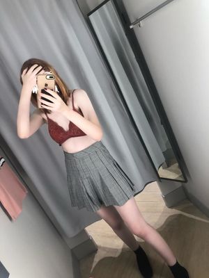 meizhenq posing in mirror