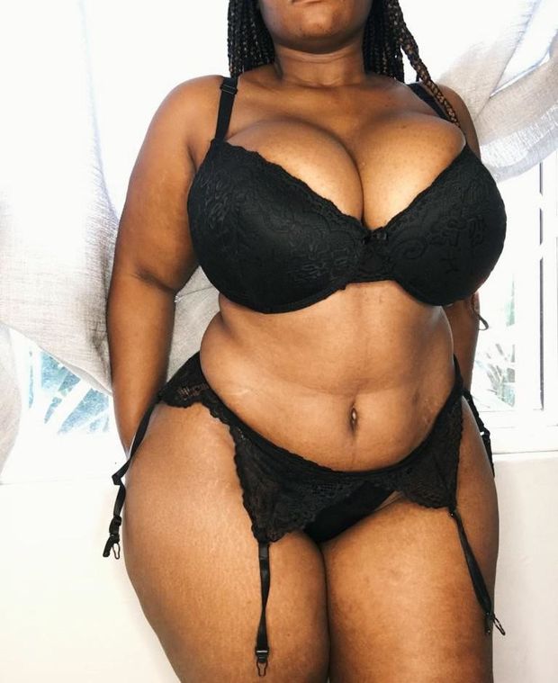 Milkshake Samme in lingerie