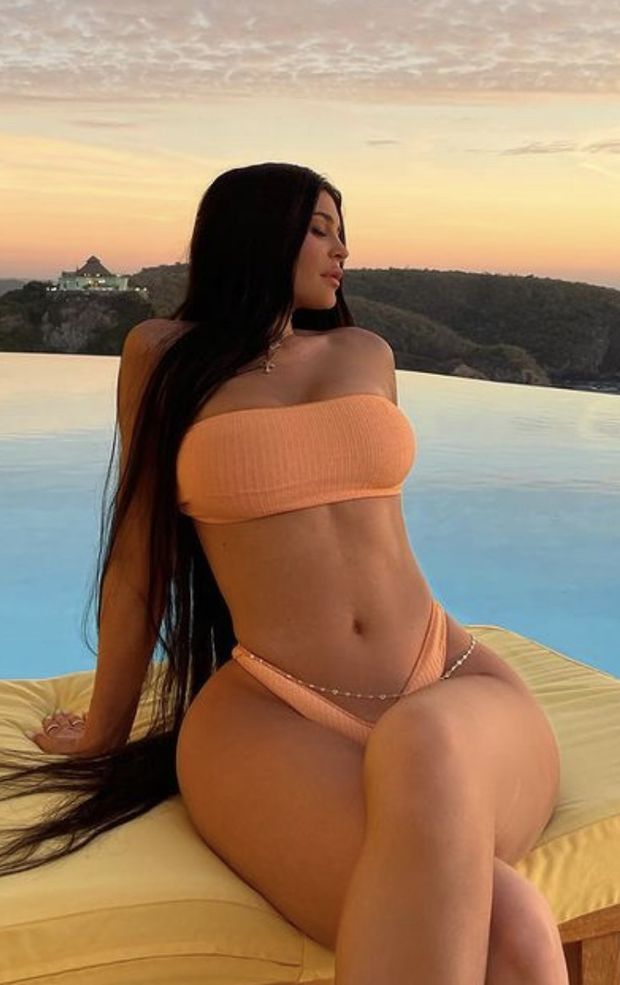 Kylie big tits at the pool