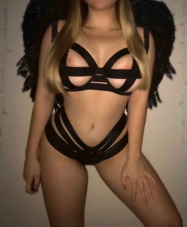 @mrsminimi | u like my sexy outfit ?