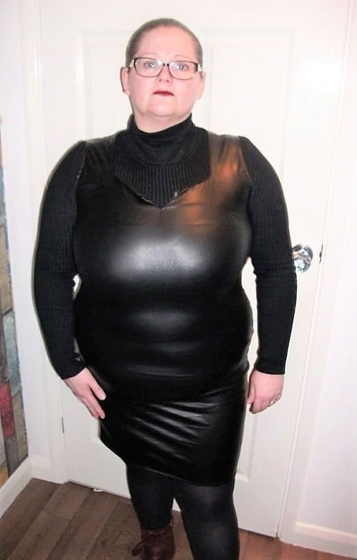 JUlie in leather