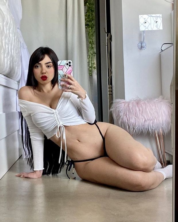 Brazilian Nyvi Estephan #77