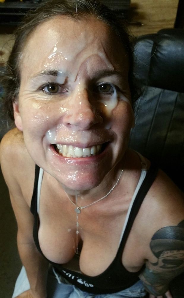 Slutty MILF is happy with her reward