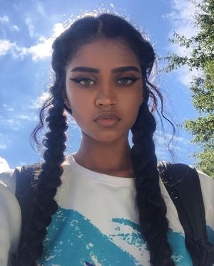 Sexy Indian babe w long hair