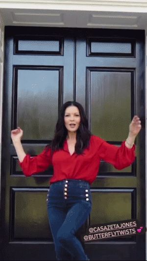 Just dancing & having fun. Mwah!