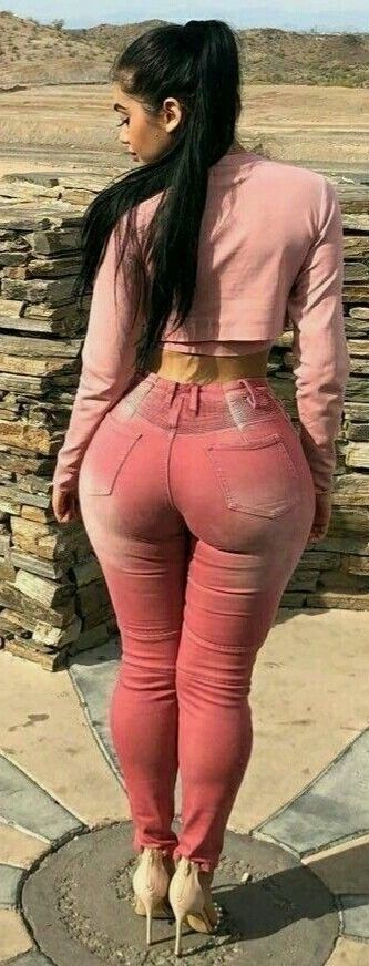 CURVY THICK ASS AND TIGHT JEANS