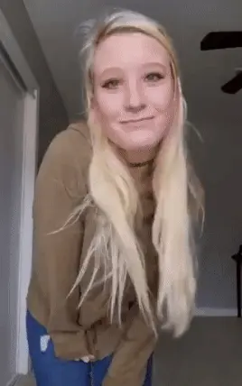 Sarah Shaye Reveals Her Ju!cy Natural Tits