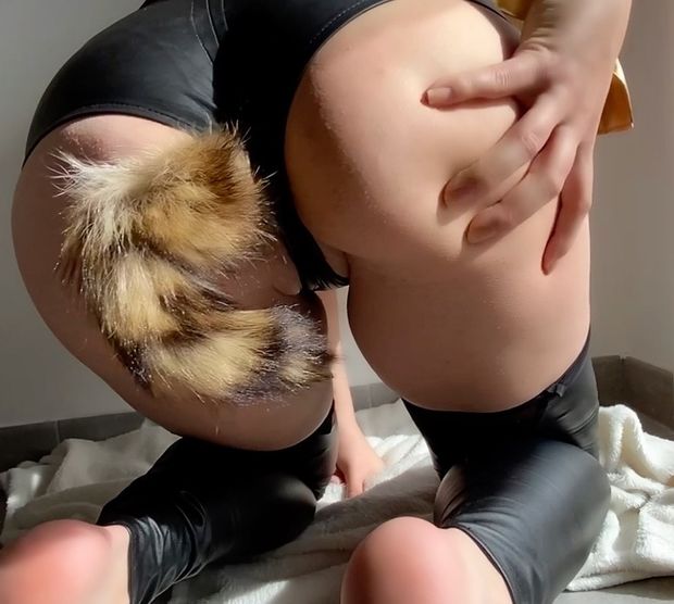 Solo masturbation in cosplay