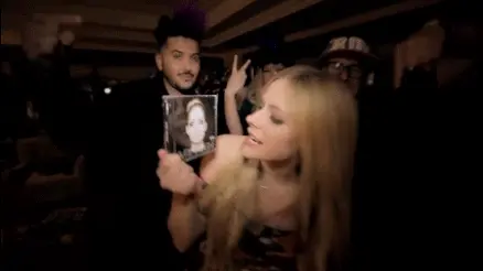 Avril Lavigne show you what to do