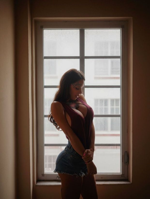 Iris Dark so sexy