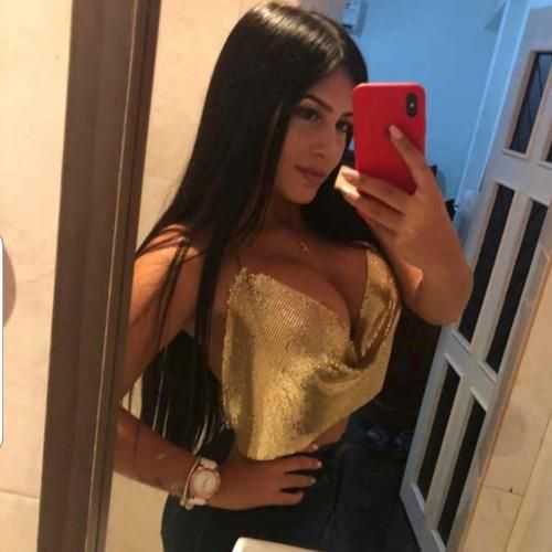 sexy arab selfie