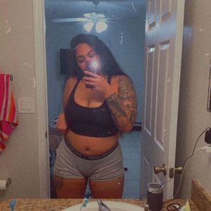 Look at sexy Lexi's cameltoe