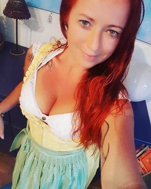 Dirndl rouquine