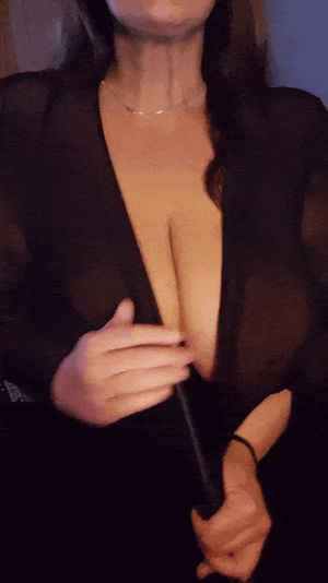 Big titty milf playing with her breasts