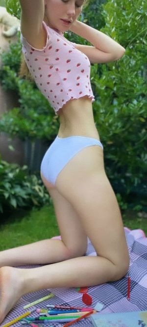 nickol bikini picnic