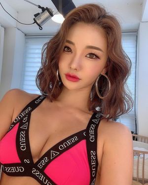 I wish she did porn.