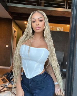 IG Goddess Analicia Chaves
