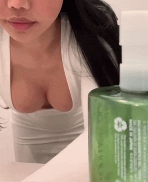 Asian great cumshot on her tits