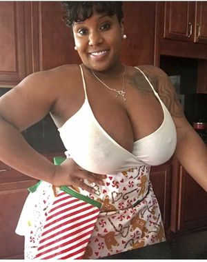 Big boobs cleavage Ebony