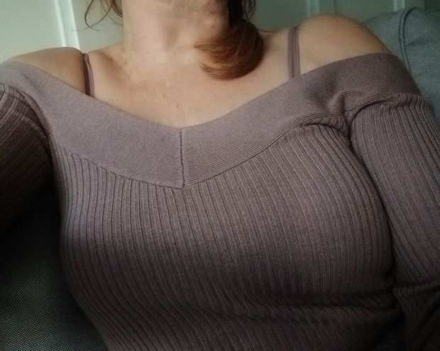 Enjoying my saterday afternoon on the couch. Who would like to join me?