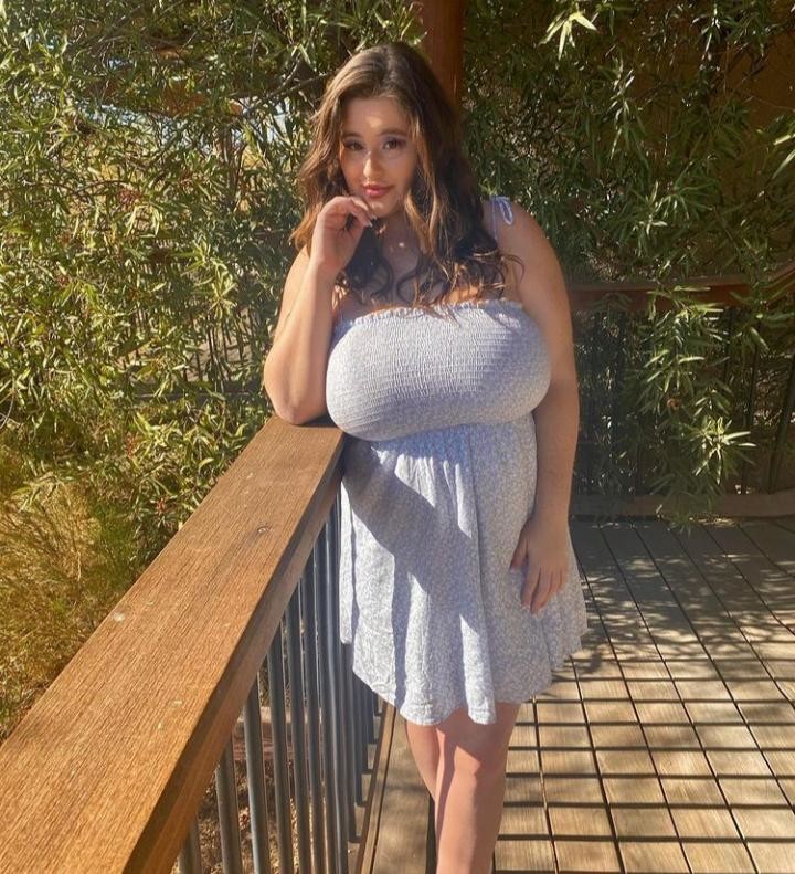 2Busty2Hide