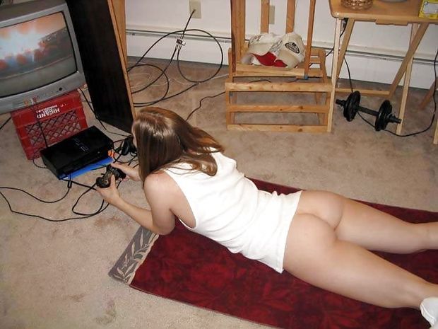 bottomless gamer babe