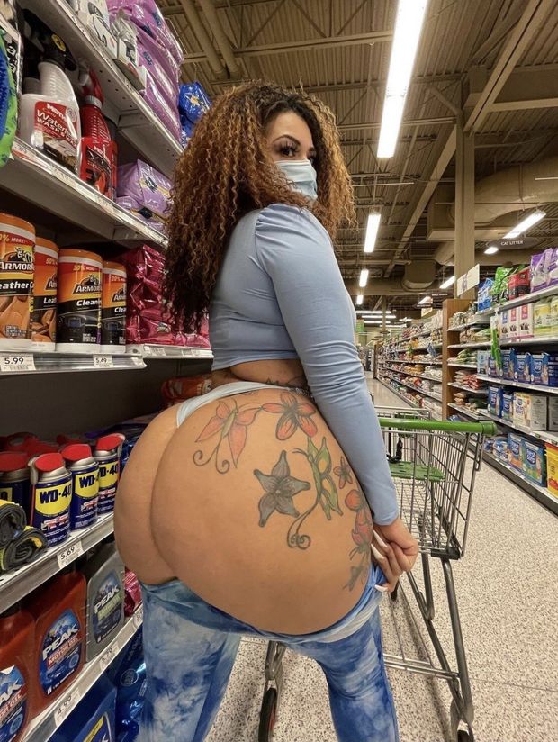 Flashing that PHAT AZZ while shopping