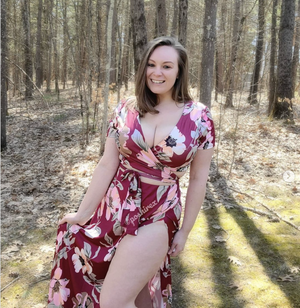 Such a beauty, love the long slit in the dress