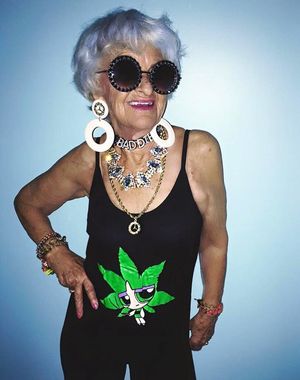 The cute GRANNY, Baddie Winkle. ❤️