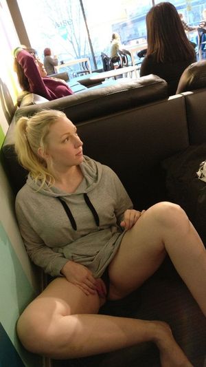Blonde flashes her pussy at Starbucks
