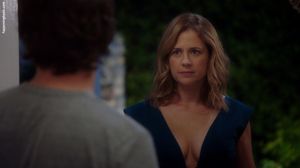Jenna Fischer Cleavage