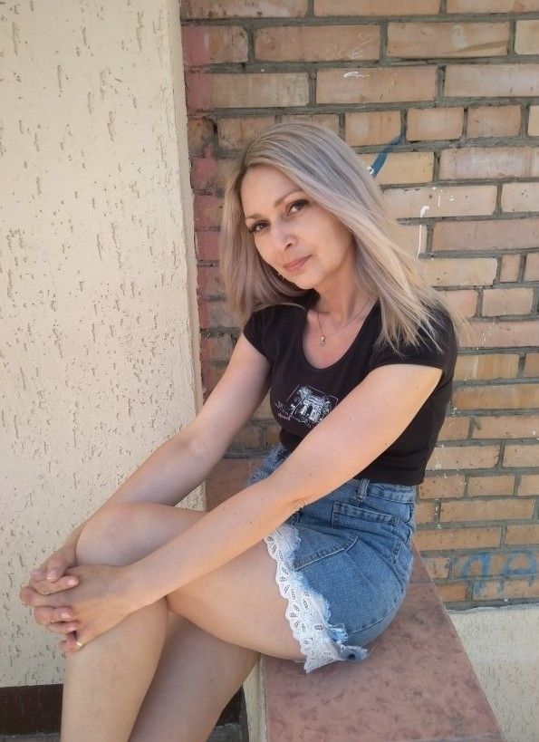 Skinny milf