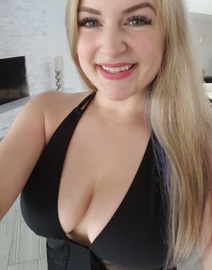 Sylvia gearheart cleavage selfie