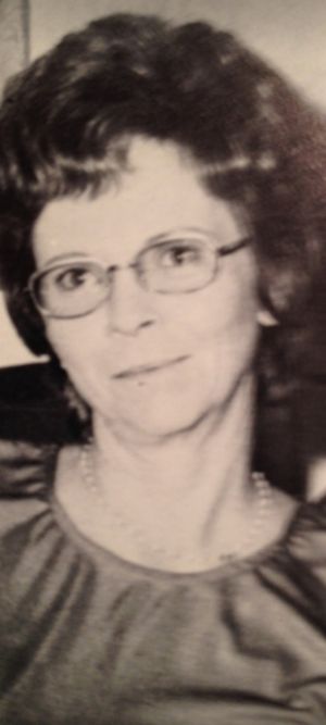 OLEAN SMOKES VIRGINIA SLIMS LUXURY LIGHTS 120S AND LOVES TO STROKE MY DICK IN HER CAR❤