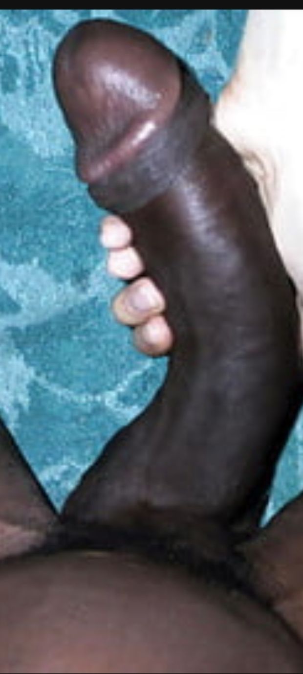 Curved beautiful dark black dick❤