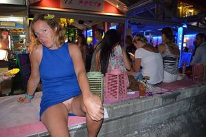 Aateur milf public flashing bald pussy at the bar