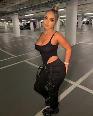 Ella looking like Lara Croft