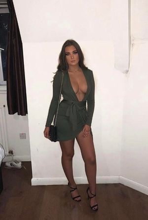 Party babe with really nice rack