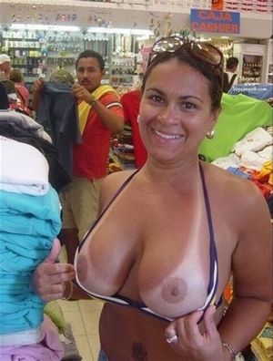 mom flashes boobs in store